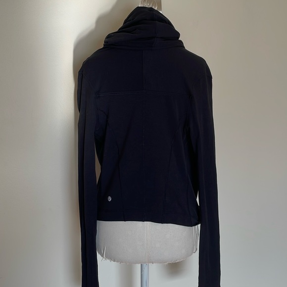 Lululemon Iconic Wrap in Black - Picture 2 of 4